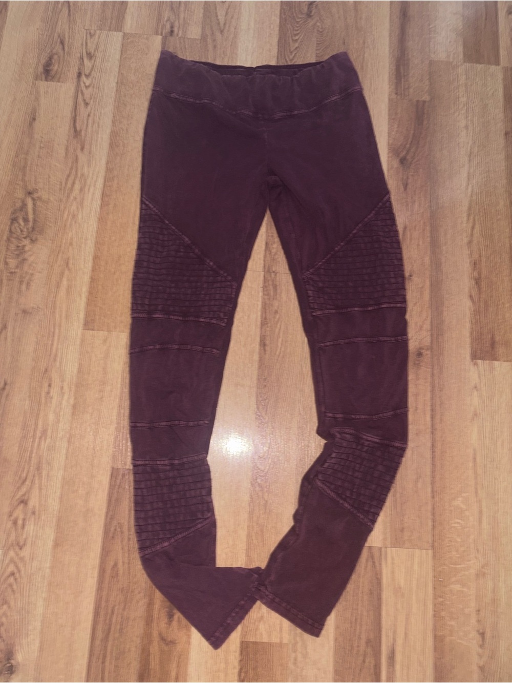 Women’s Burgundy Moto-Style Stretch leggings